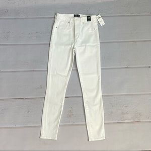 NWT, Abercrombie & Fitch, white Simone high rise super skinny jeans. Size:26/2R